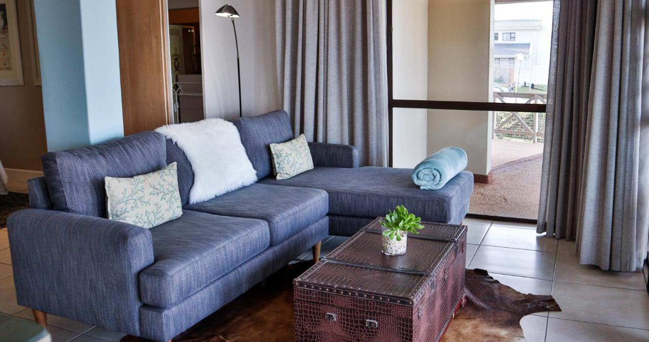 On The Beach Guesthouse Jeffreys Bay Exterior photo