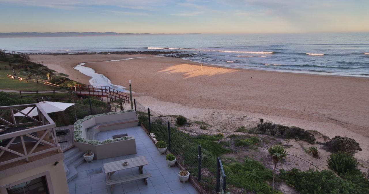 On The Beach Guesthouse Jeffreys Bay Exterior photo