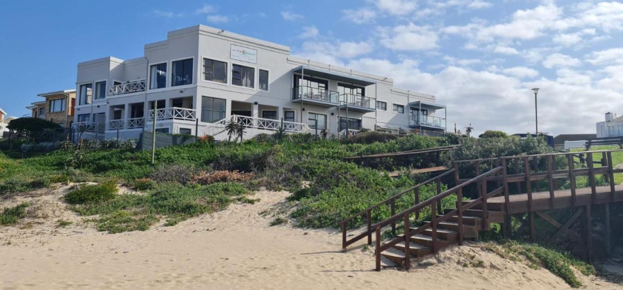 On The Beach Guesthouse Jeffreys Bay Exterior photo