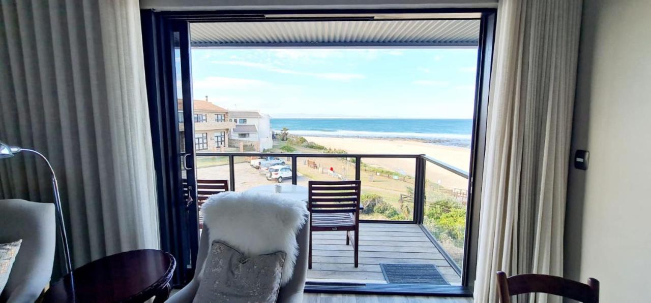 On The Beach Guesthouse Jeffreys Bay Exterior photo