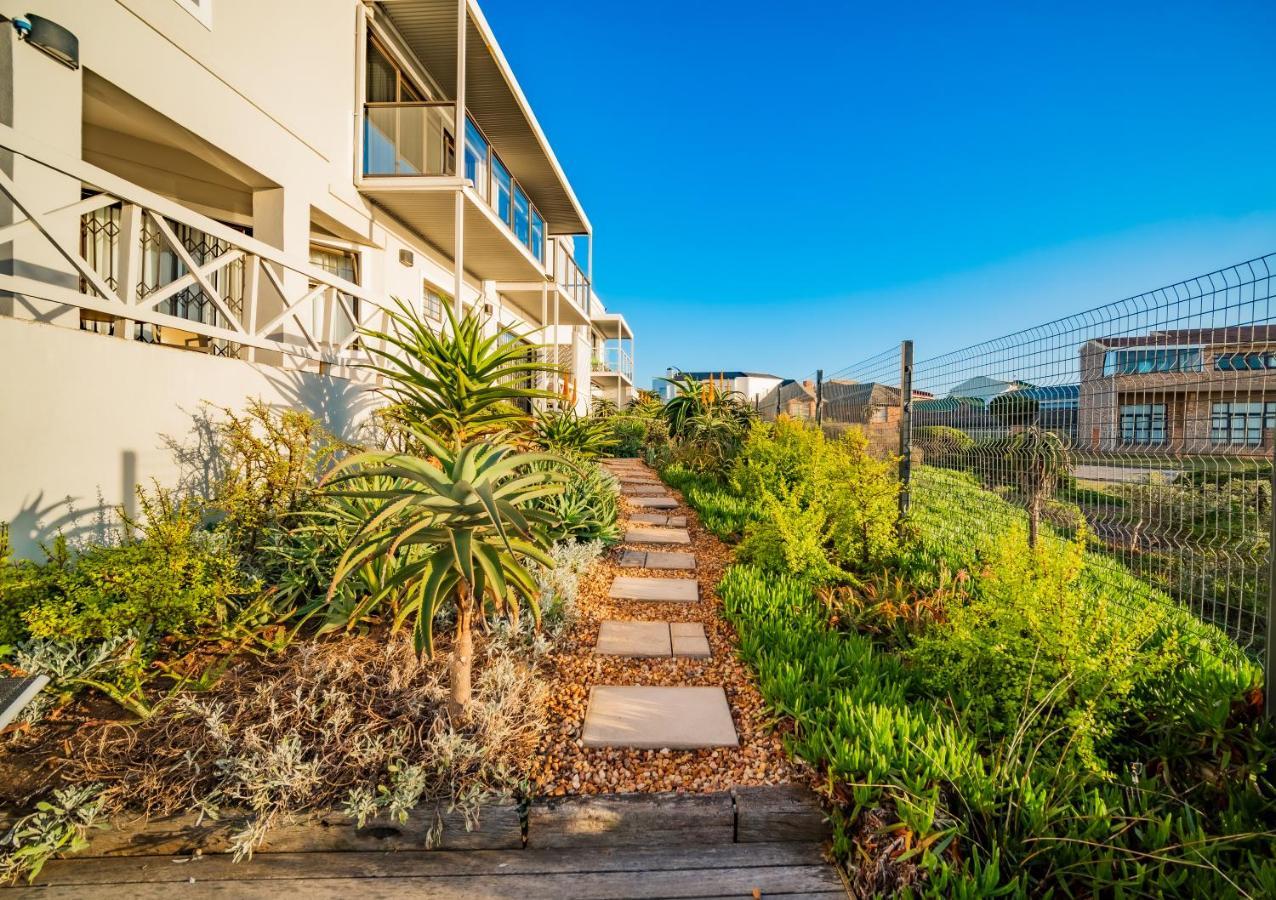 On The Beach Guesthouse Jeffreys Bay Exterior photo