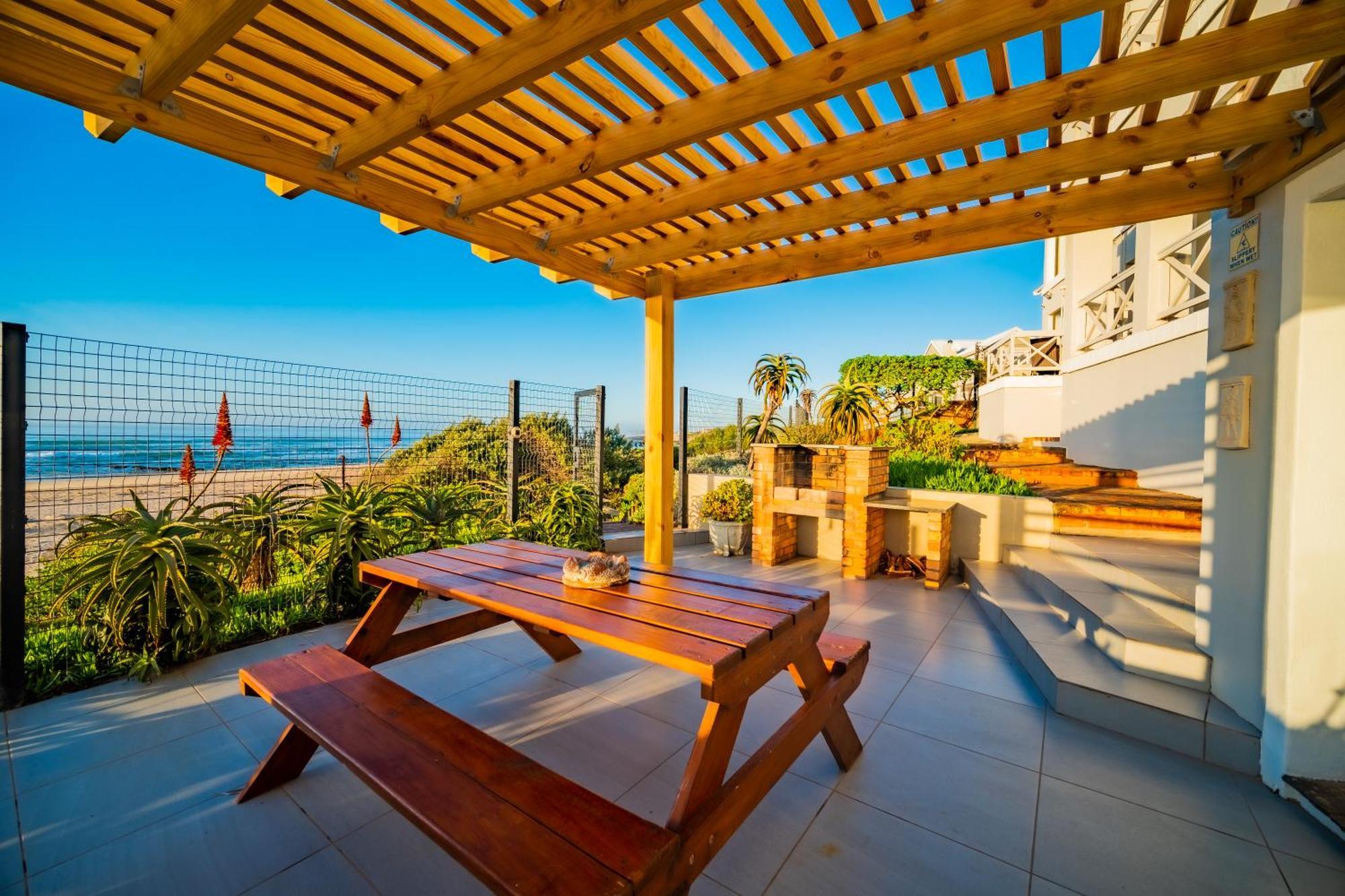 On The Beach Guesthouse Jeffreys Bay Exterior photo
