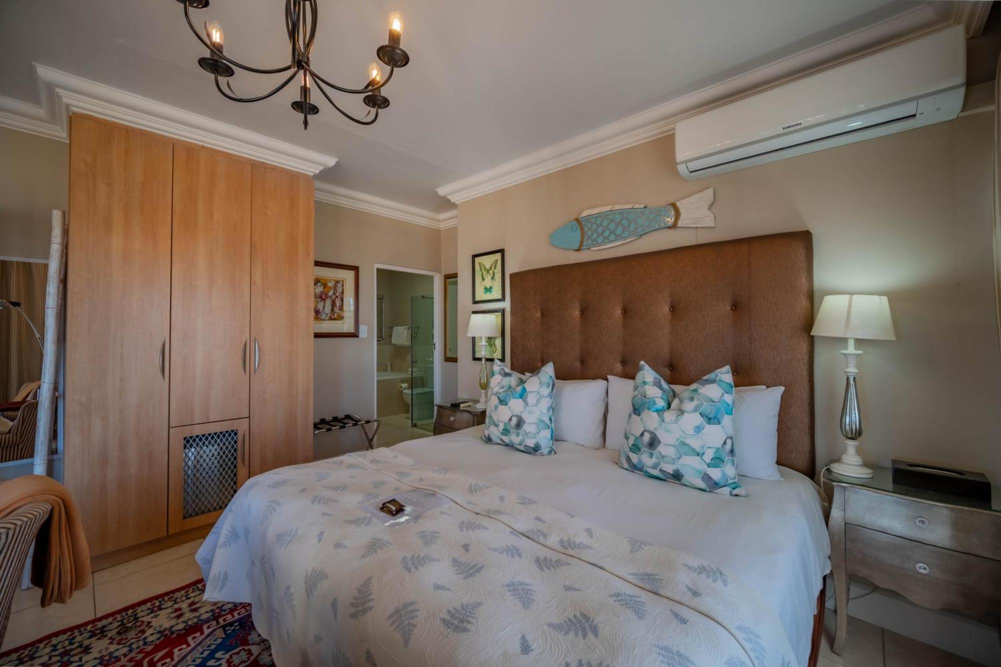 On The Beach Guesthouse Jeffreys Bay Exterior photo