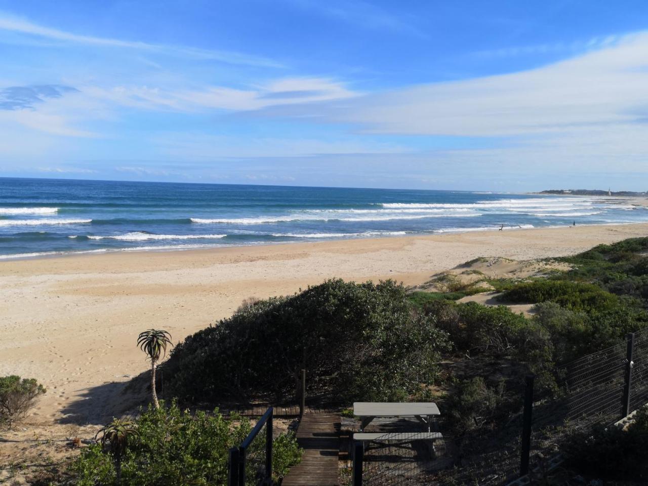 On The Beach Guesthouse Jeffreys Bay Exterior photo